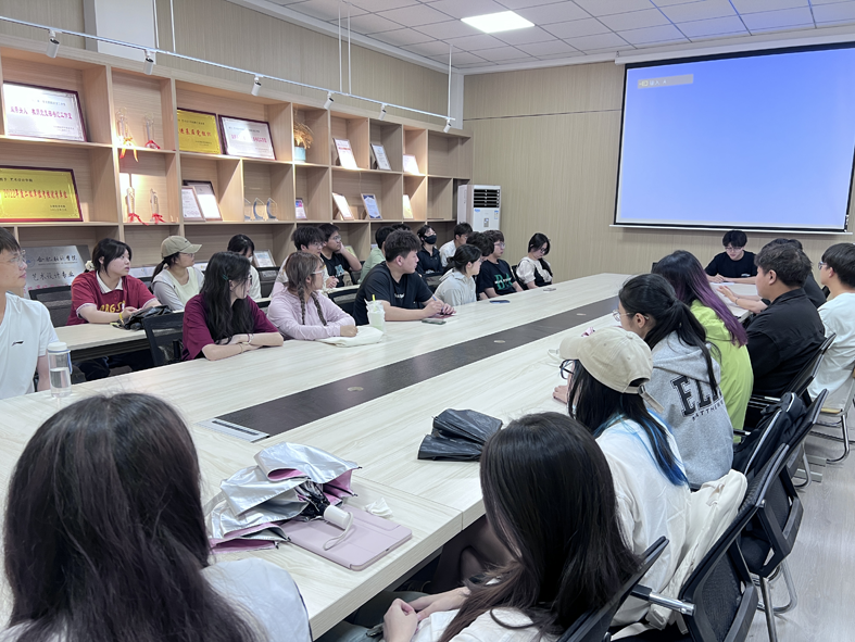 艺术设计学院学生第一党支部开展党纪学习教育读书班第一次集体学习会1.png